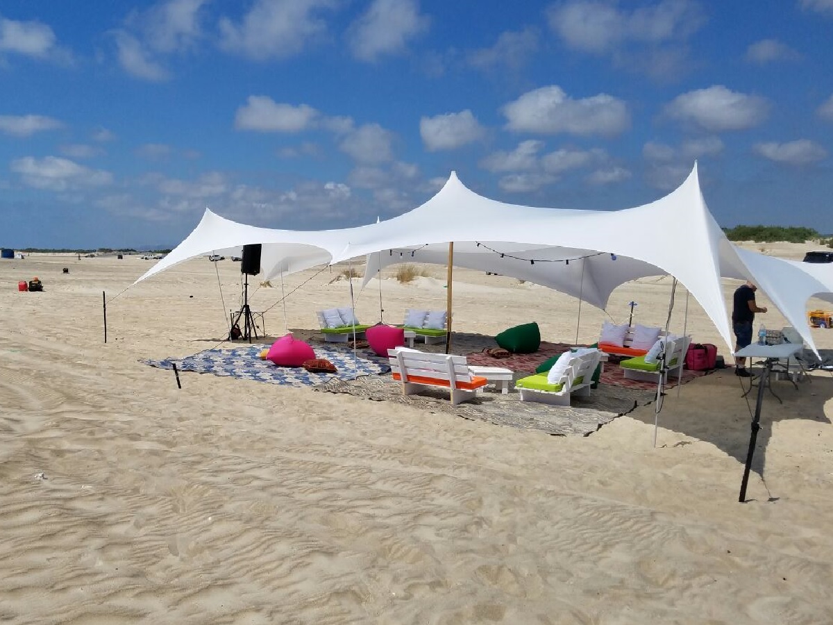אוהל חוף ענק